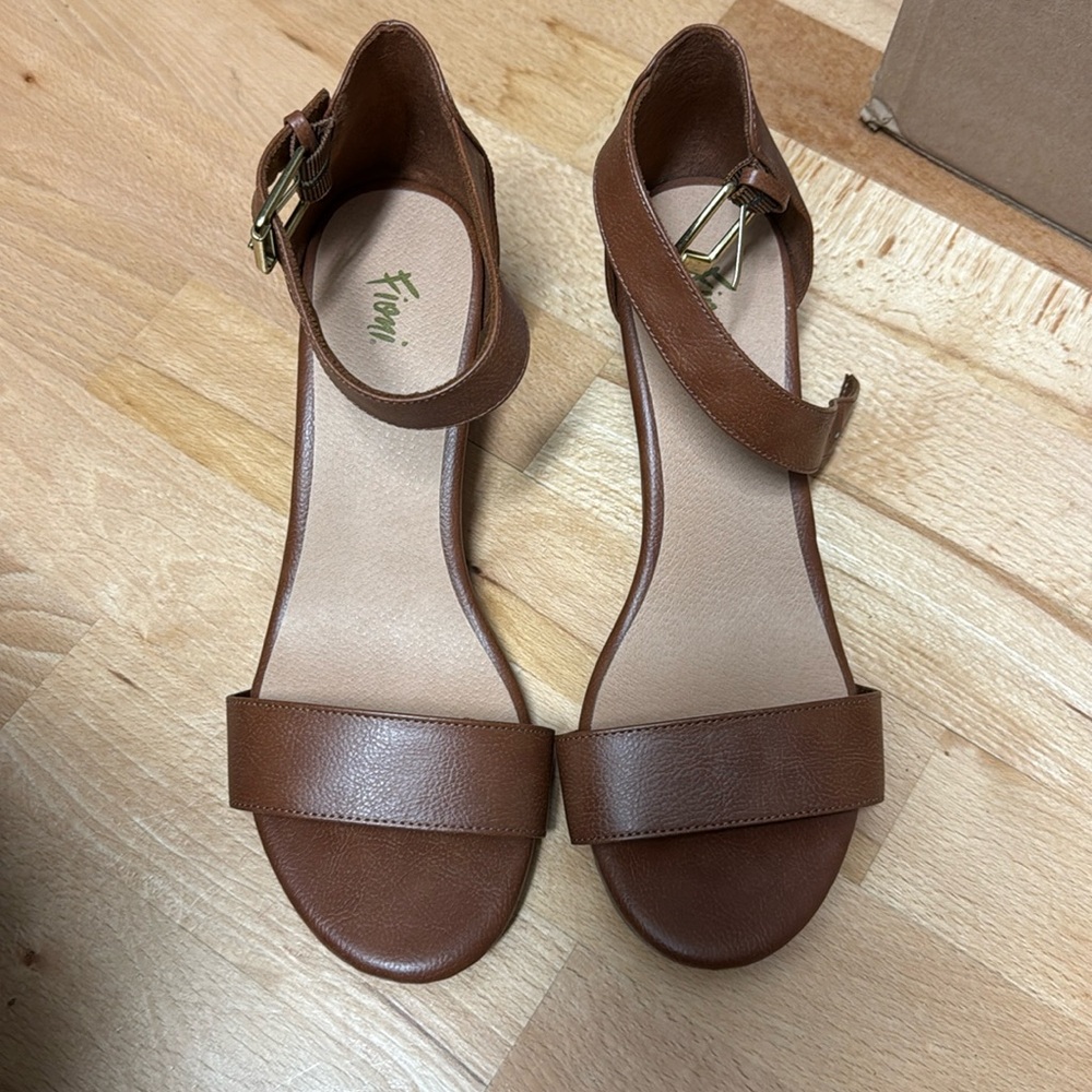 Brand new women’s brown wedge sandal size 11W